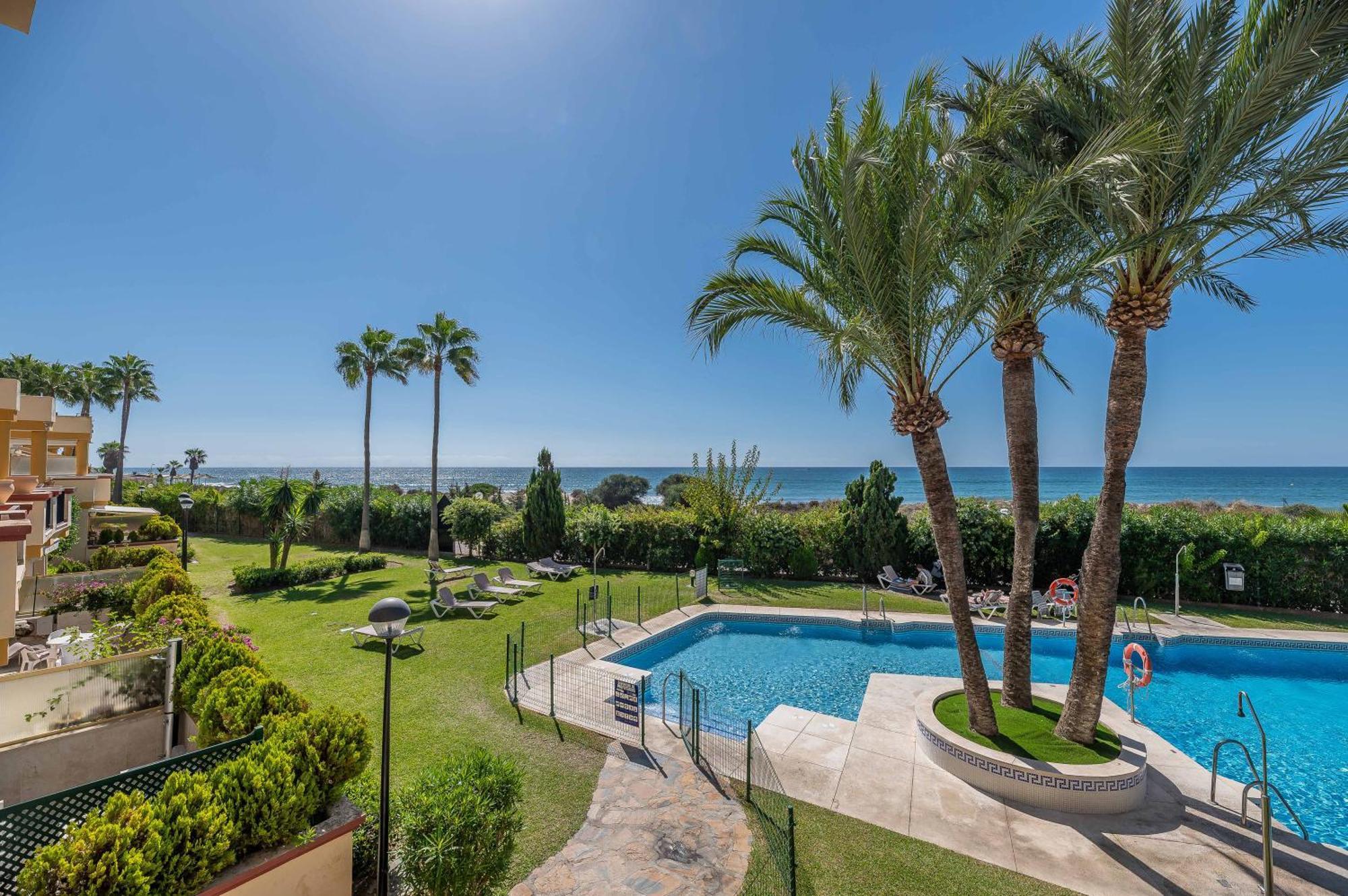 Front Line Beach Studio Apartment Marbellac Extérieur photo